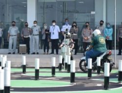 Kapolresta Sidoarjo Kombes Pol. Kusumo Wahyu Bintoro, saat meresmikan gedung baru Satpas Satlantas Polresta Sidoarjo di Cemengkalang. Rabu (2/2/2022).