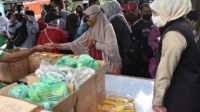 Pemerintah Provinsi Jawa Timur menggelar operasi pasar minyak goreng sebanyak 2.004 liter di Kota Malang.