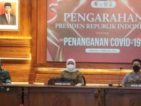 Forkopimda Jatim Dengarkan Pengarahan Presiden Jokowi Secara Virtual Terkait Penanganan Covid 19 Varian Omricon