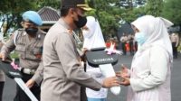 Polres Sampang bagikan hadiah 3 unit sepeda motor bagi pemenang undian doorprize vaksinasi serentak di Polres Sampang, Senin (07/02/22).