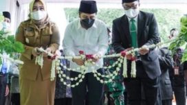 Wakil Gubernur Jawa Timur Emil Elestianto Dardak, saat meresmikan Gedung Ma'had Masada yang bertempat di MTsN 2 Ponorogo, Kab. Ponorogo, Selasa (15/2/2022).