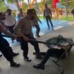 Anggota Polres Pacitan, saat mengujicoba alat penakluk orang Selasa (15/2/2022)