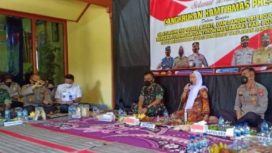 Bupati Bojonegoro, Anna Mu'awanah, bersama Forkopimda menggelar Cangkrukan Kamtibmas Presisi bareng Forkopimcam Kedewan, di kediaman Kepala Desa Beji Kecamatan Kedewan, Rabu (16/2/2022).