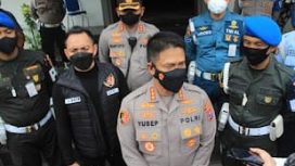 Kapolrestabes Surabaya, saat l mengamankan aksi bentrok antar kelompok kerja di depan PT. Mitakasa Agung Jl. Rungkut Industri Surabaya, Kamis (17/02/2022).