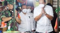 Mendag Lutfi saat melakukan sidak migor di Pasar Tambahrejo Tambaksari Surabaya dan Sidoarjo.Sabtu (19/2/2021)