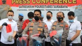 Kapolrestabes Surabaya Kombes Pol. A.Yusep Gunawan, saat konferensi pers kasus pembunuhan pemilik toko kelontong di Surabaya