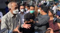 Direktur Jenderal Perdagangan Dalam Negeri Oke Nurwan, saat berkunjung ke Pasar Larangan Sidoarjo.Selasa (22/2/2022).