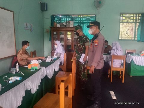 Vaksinasi Pelajar di Batang Masih Jadi Perhatian Utama TNI/Polri