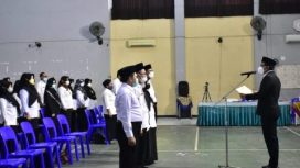 Bupati Sidoarjo Gus Muhdlor saat melantik pejabat struktural dan fungsional di Lingkungan Pemkab Sidoarjo.Rabu (2/3/2022).