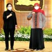 Gubernur Jawa Timur Khofifah Indar Parawansa bersama  Ketua DPR RI Puan Maharani di Gedung Negara Grahadi, Rabu (2/3/2022).