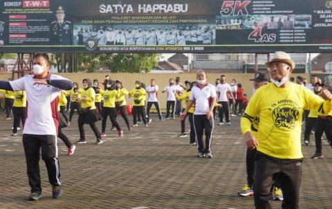 Dahlan Iskan Jadi Instruktur Olahraga Sabtu Ceria di Mapolresta Sidoarjo