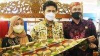 Wagub Jatim, Emil Dardak saat menghadiri Festival Ekonomi Kreatif Gresik 2022 Dalam Rangka Memperingati HUT Pemkab Gresik ke 48 di Gresmall, Gresik Sabtu (5/2/2022).