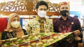 Wagub Jatim, Emil Dardak saat menghadiri Festival Ekonomi Kreatif Gresik 2022 Dalam Rangka Memperingati HUT Pemkab Gresik ke 48 di Gresmall, Gresik Sabtu (5/2/2022).
