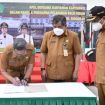 Bupati Sidoarjo Ahmad Muhdlor Ali, saat  memimpin apel bersama karyawan-karyawati RSUD Krian dalam rangka persiapan pelayanan RSUD Krian, Senin (7/3/2022).