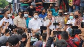 Wagub Jatim Emil bersama Forkopimda Jatim, saat menemui sopir truk yang bergabung dalam wadah GSJT, saat di Kantor Dinas Perhubungan Provinsi Jatim, Jalan A. Yani Surabaya, Jumat (11/3/2022).