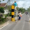 Pemasangan portal di Jembatan terusan Bojonegoro - Tuban.Selasa (15/3/2022)
