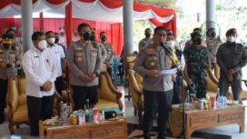 Wakapolda Jatim, Brigjen. Pol.Slamet Hadi Supraptoyo, didampingi Kapolresta Sidoarjo Kombes Pol Kusumo Wahyu saat mengikuti zoom meeting serentak seluruh Indonesia di Perum AURI Lemahputro Sidoarjo.Rabu (16/3/2022).