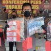 Kapolresta Sidoarjo Kombes Pol Kusumo Wahyu Bintoro, SH., SIK. saat memberikan keterangan Pers terkait keberhasilan anggota nya meringkus Pembuat dan Pengedar Upal.Jumat (18/3/2022)
