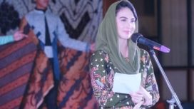 Ketua Dekranasda Provinsi Jatim Arumi Bachsin Emil Dardak saat menghadiri Gebyar Batik Pamekasan yang digelar di Pendopo Kridomanunggal Kab. Tuban, Minggu (20/3/2022).