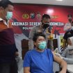 Kapolresta Sidoarjo Kombes Pol. Kusumo Wahyu Bintoro, bersama pejabat utama meninjau vaksinasi usai ikuti zoom meeting dengan Kabaintelkam Polri.Sabtu (26/3/2022)