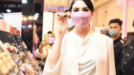 Ketua dewan Kerajinan Daerah Jawa Timur Arumi Bachsin Emil Dardak pada gelaran Surabaya X Beauty di Grand City Convex, Jumat (25/3/2022).