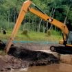 Photo, Excavator sedang normalisasi Daerah Irigasi DI Bondoyudo yang berada di Kabupaten Lumajang dan Kabupaten Jember Jawa timur.