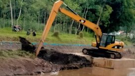 Photo, Excavator sedang normalisasi Daerah Irigasi DI Bondoyudo yang berada di Kabupaten Lumajang dan Kabupaten Jember Jawa timur.