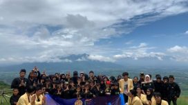 Kelompok 13 KKN-PPM Tematik STIE Yasa Anggana Garut sukses melakukan shooting video promosi Kesenian Padepokan Panglipur Pusaka Darma Saputra yang ada di Desa Harumansari, Minggu, (27/2/2022).