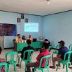 Kelompok 13 KKN-PPM Tematik STIE Yasa Anggana Garut saat sosialisasi dan edukasi pengembangan potensi desa kepada masyarakat Desa Harumansari, Kecamatan Kadungora, Garut, Senin, (28/2/ 2022). 