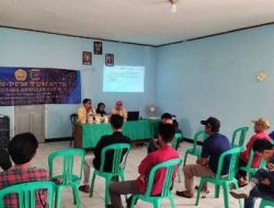 Kelompok 13 KKN-PPM Tematik STIE Yasa Anggana Garut saat sosialisasi dan edukasi pengembangan potensi desa kepada masyarakat Desa Harumansari, Kecamatan Kadungora, Garut, Senin, (28/2/ 2022).