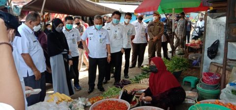 Wakil Bupati Tabalong Tinjau Harga Bahan Pokok Pasar