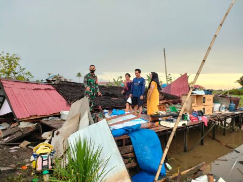 Puluhan Rumah di Sungai Tabuk Hancur Disapu Angin Puting Beliung