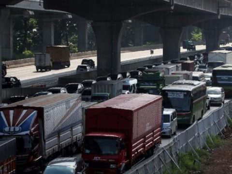 Ada Perbaikan Jalan, Tol Bekasi Barat Arah Jakarta Terpantau Padat Sepanjang 2 Km