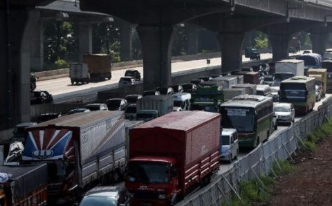 Kecelakaan Beruntun di KM 41, Lalu Lintas Tol Cikampek Arah Jakarta Macet Total