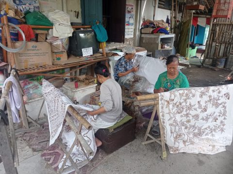 Wajibkan ASN Gunakan Batik, Pengrajin Batik Khas Pemalangan Sampaikan Terima Kasih kepada Bupati