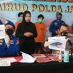 DitPolairud Polda Jatim Kombes Pol. Puji Hendra Wibowo, saat gelar konferensi pers di Kantor Ditpolairud Polda Jatim, Jl. Intan I Perak Selasa (12/4/2022).