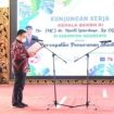 Ketua TP PKK Jatim, Arumi Bachsin Dardak dikukuhkan sebagai Duta Penurunan Stunting Prov Jatim, oleh Kepala BKKBN Pusat Hasto Wardoyo di Pendopo Kabupaten Mojokerto, Kamis (14/4/2022).