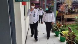 Kadiv Pemasyarakatan Kanwil Kemenkumham Jatim, Teguh Wibowo,   saat meninjau Lapas Perempuan Malang .Kamis (14/4/2022).