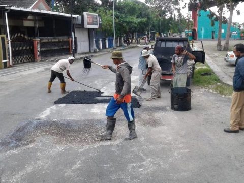 DPUPR Blora Mulai Pengerjaan Jalan Rusak di Lingkar Kota