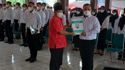 Bupati Semarang Serahkan 132 SK CPNS