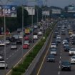 Sejumlah kendaraan melintas di ruas Jalan Tol Jagorawi, Rabu, 28 Oktober 2020. Foto: Ismail Pohan/TrenAsia