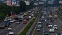 Sejumlah kendaraan melintas di ruas Jalan Tol Jagorawi, Rabu, 28 Oktober 2020. Foto: Ismail Pohan/TrenAsia