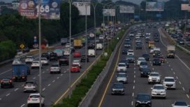 Sejumlah kendaraan melintas di ruas Jalan Tol Jagorawi, Rabu, 28 Oktober 2020. Foto: Ismail Pohan/TrenAsia