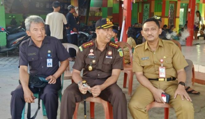 
					Gubernur Jawa Timur Hadiri Selamatan Desa Kirab Budaya Larung Sesaji Petik Laut di Desa Puger Wetan