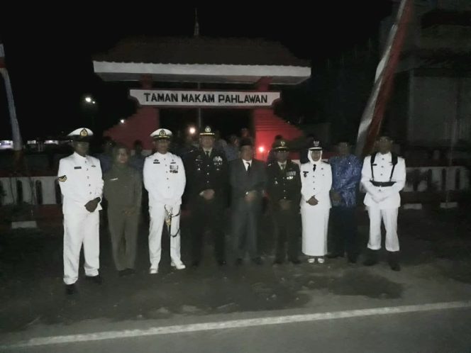 
					HUT 77 RI, Muspika Puger Melakukan Upacara Penghormatan dan Renungan Suci di Taman Makam Pahlawan