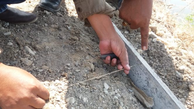 
					Pengecoran Akses Jalan Ditengah Empang Diduga Tidak Transparan