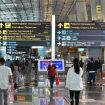 ILUSTRASI - Bunyi aturan baru: Warga yang mau naik transportasi umum untuk perjalanan dalam negeri wajib sudah vaksin Covid-19 dosis booster