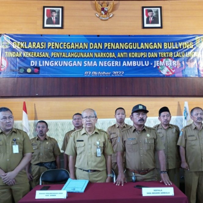 
					SMA Negeri Ambulu Menggelar Deklarasi Pencegahan Penanggulangan Bullying