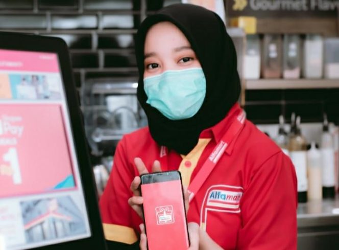 
					Alfamart Berbagi Bingkisan Hingga Modal Usaha Miliaran Rupiah