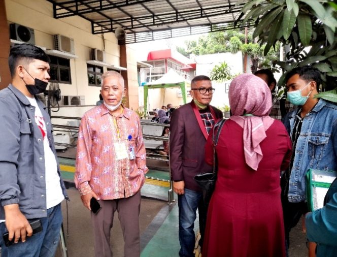 
					Youtuber FR Akhirnya Digugat Cerai